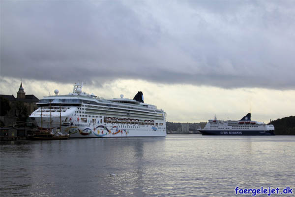 Norwegian Star og Crown Seaways